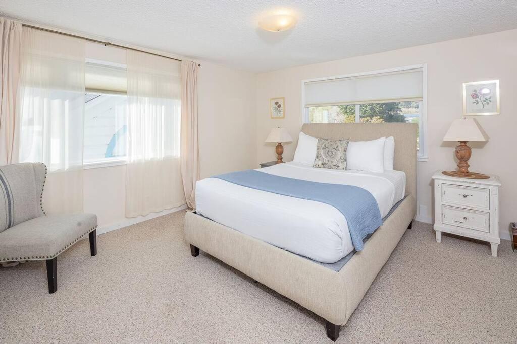 Ocean View Village Condo With Trails To Beaches Тринидад Екстериор снимка