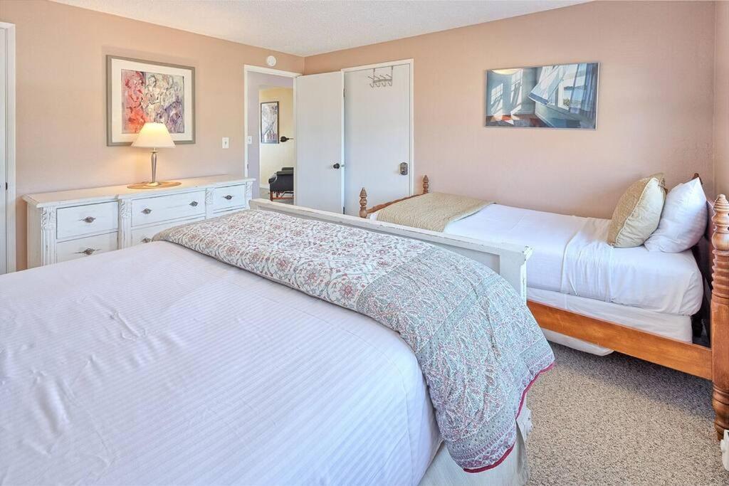 Ocean View Village Condo With Trails To Beaches Тринидад Екстериор снимка