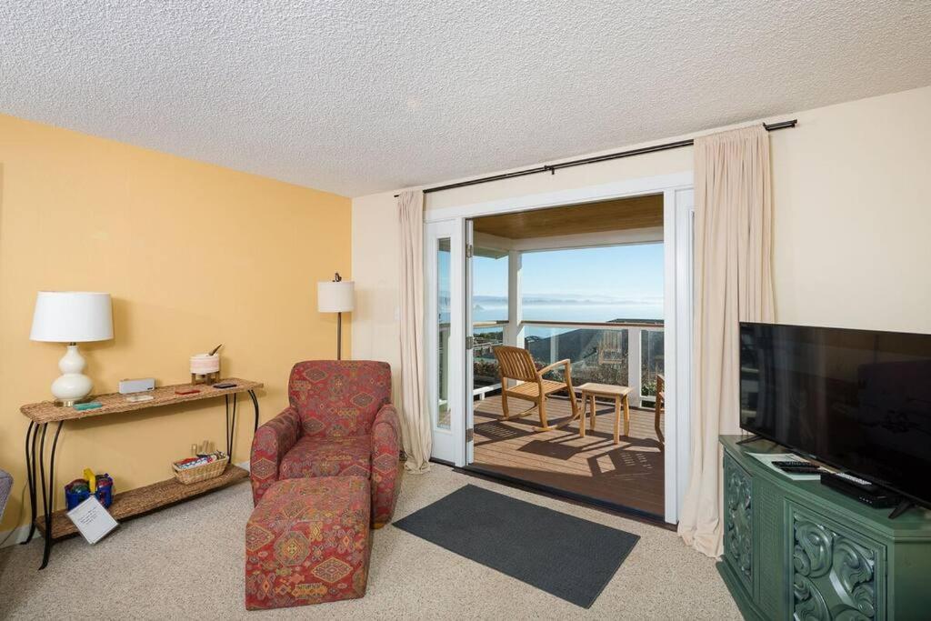 Ocean View Village Condo With Trails To Beaches Тринидад Екстериор снимка