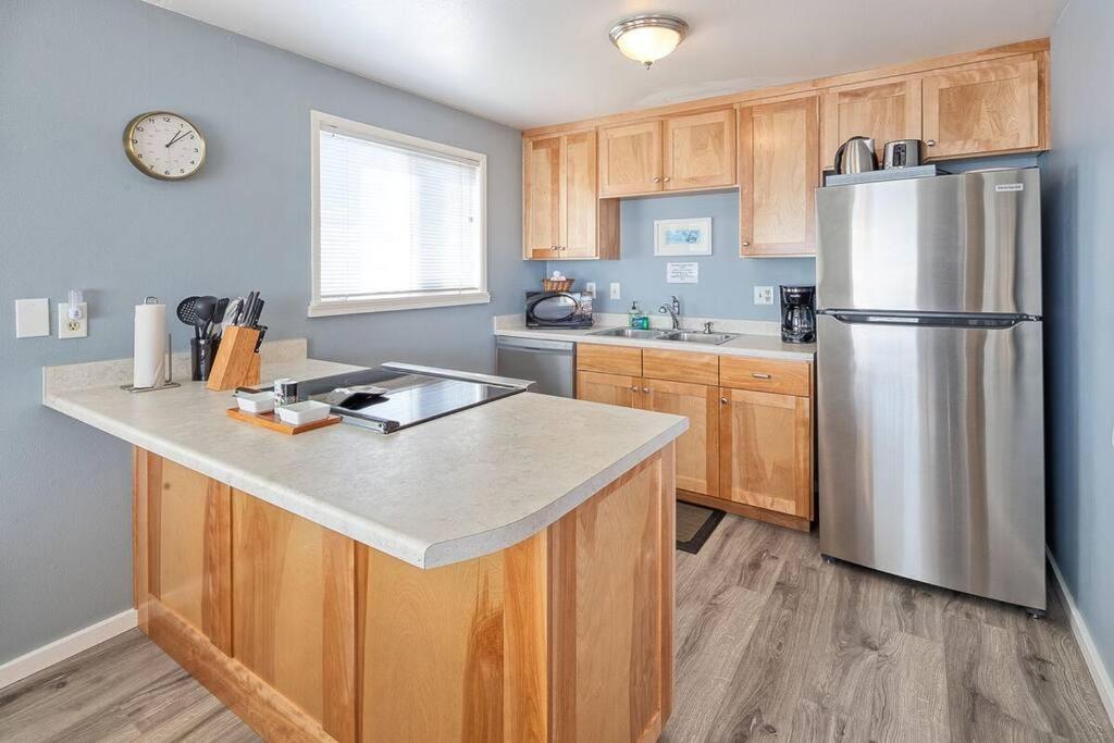 Ocean View Village Condo With Trails To Beaches Тринидад Екстериор снимка