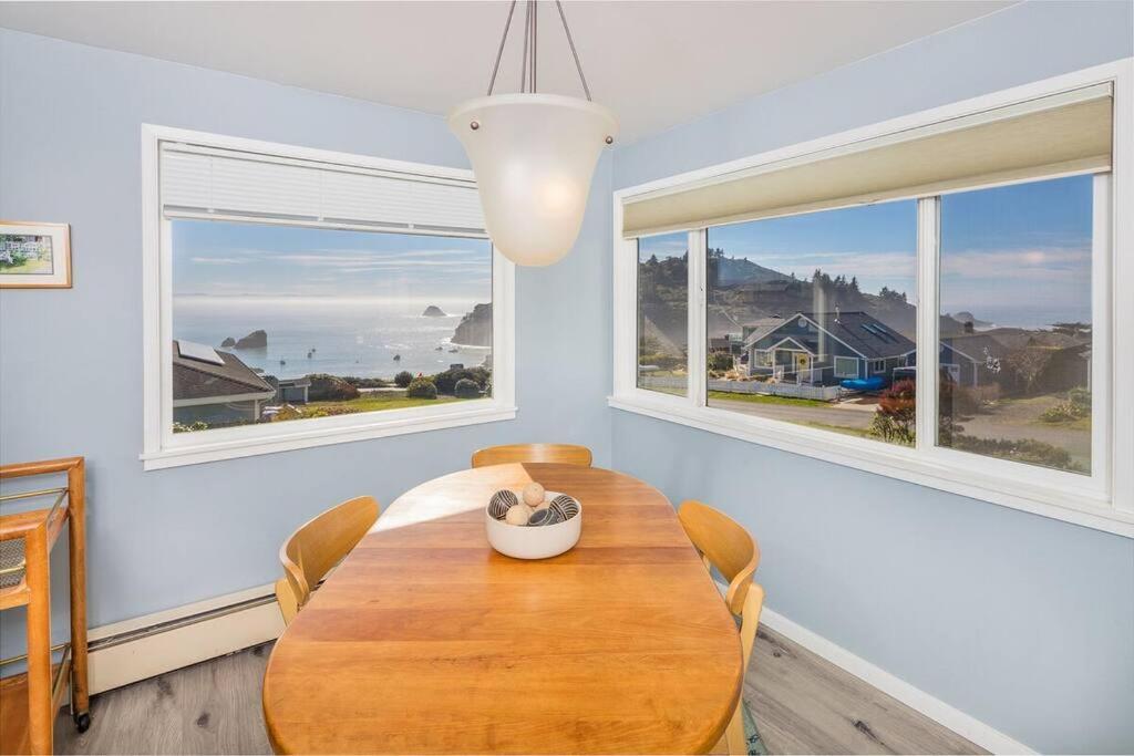 Ocean View Village Condo With Trails To Beaches Тринидад Екстериор снимка